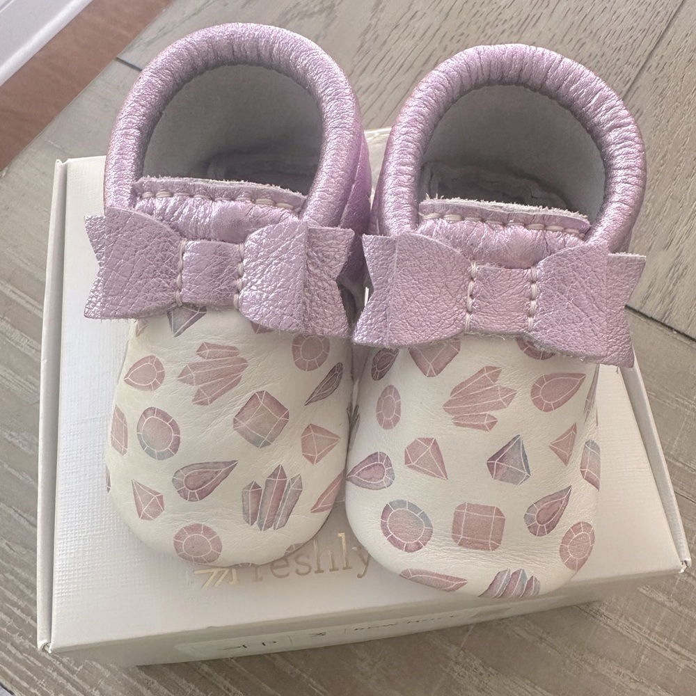 NIB Sz 3 Collector’s Item: Watercolor Crystals, Freshly Picked Bow Soft Soles